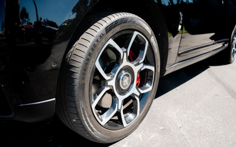 Rolls-Royce Cullinan Tires