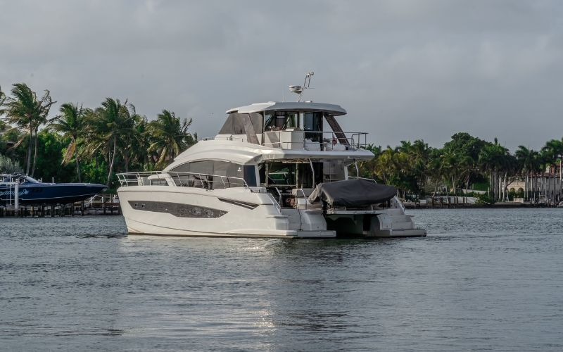 Aquila 54 Yacht Back &Amp; Side On Water