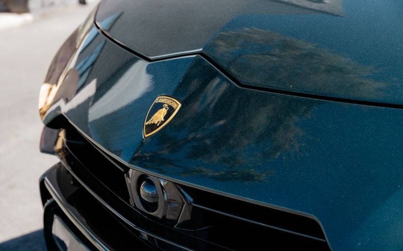 Lamborghini Urus Hood