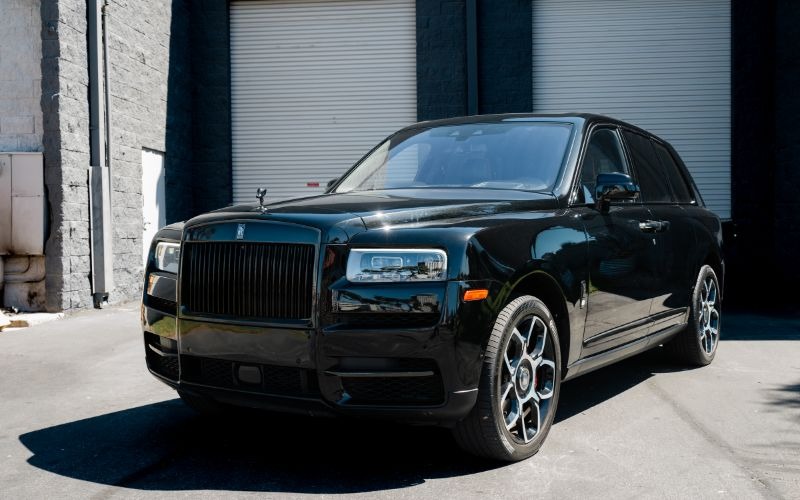 Rolls-Royce Cullinan Front Of Car Outside Building